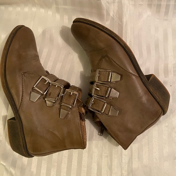 ‼️$20 Stylish Tan Booties - Picture 5 of 5